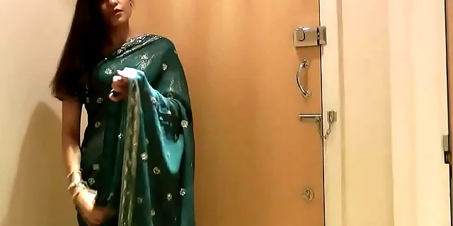 babe,desi,desi babe,hindi,indian,indian teen,naked,pretty,sex,sexy,tamil,teen,undresses